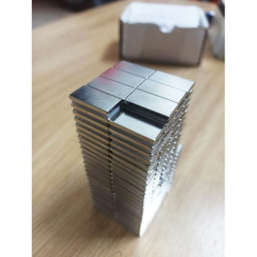Nam châm đất hiếm 20x10x2mm nam châm mỏng siêu mạnh