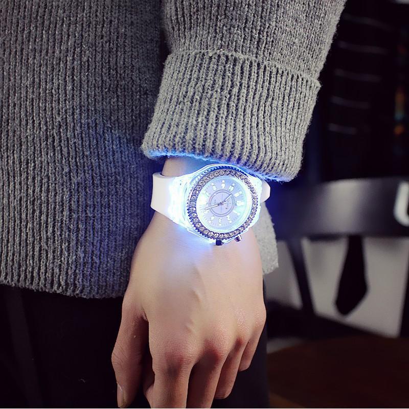 Đồng hồ LED nam nữ phát sáng cực hot