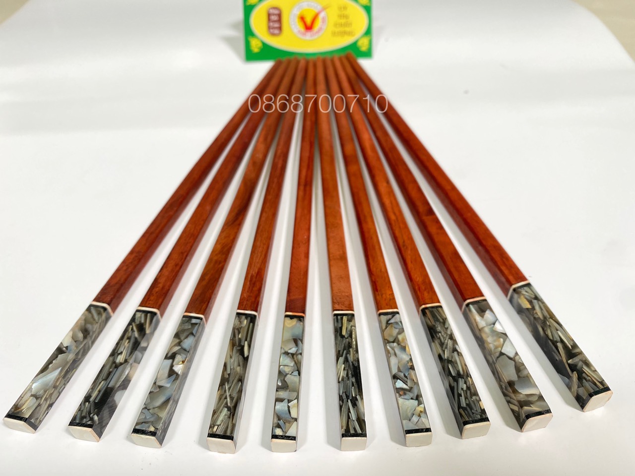 Đũa ăn gỗ Trắc cao cấp đầu vuông gắn trai trai biển đen - bộ 10 đôi