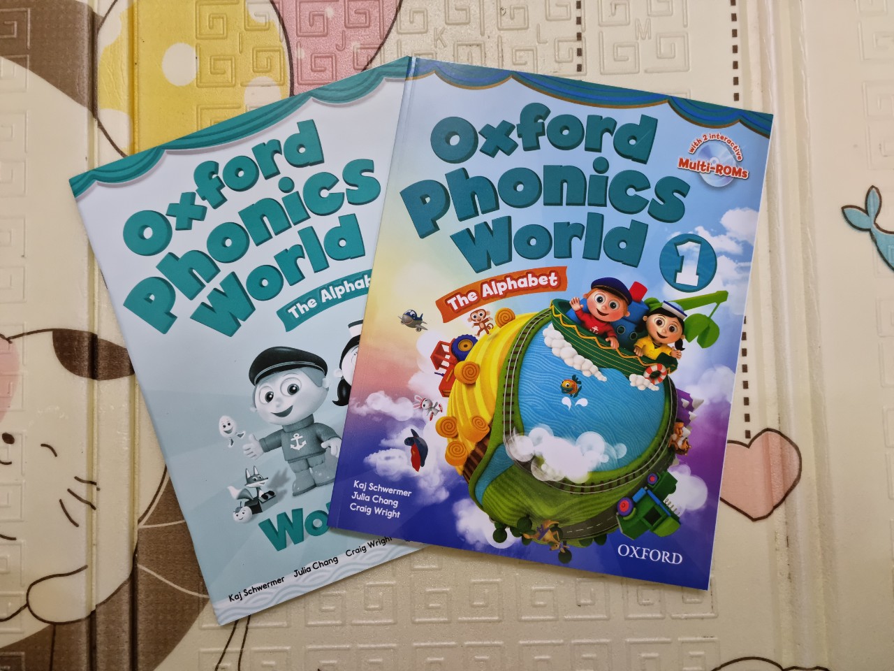 Bộ Oxford Phonics world 1 khổ to A4 [ bộ 2 cuốn + tặng kèm file nghe Mp3]