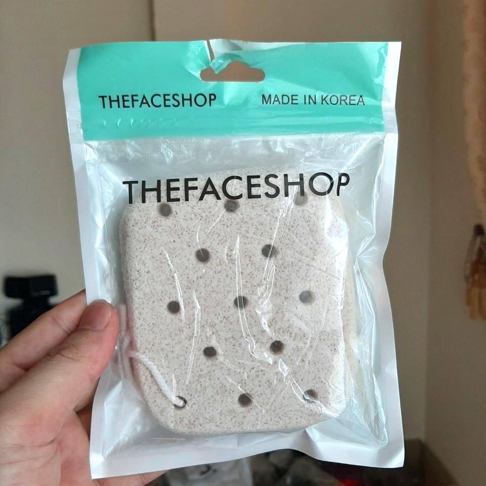 Bông rửa mặt bọt biển tẩy da chết Thefaceshop