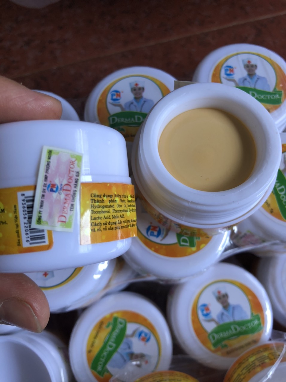 KEM DƯỠNG TRẮNG DA CHỐNG NẮNG DERMADOCTOR