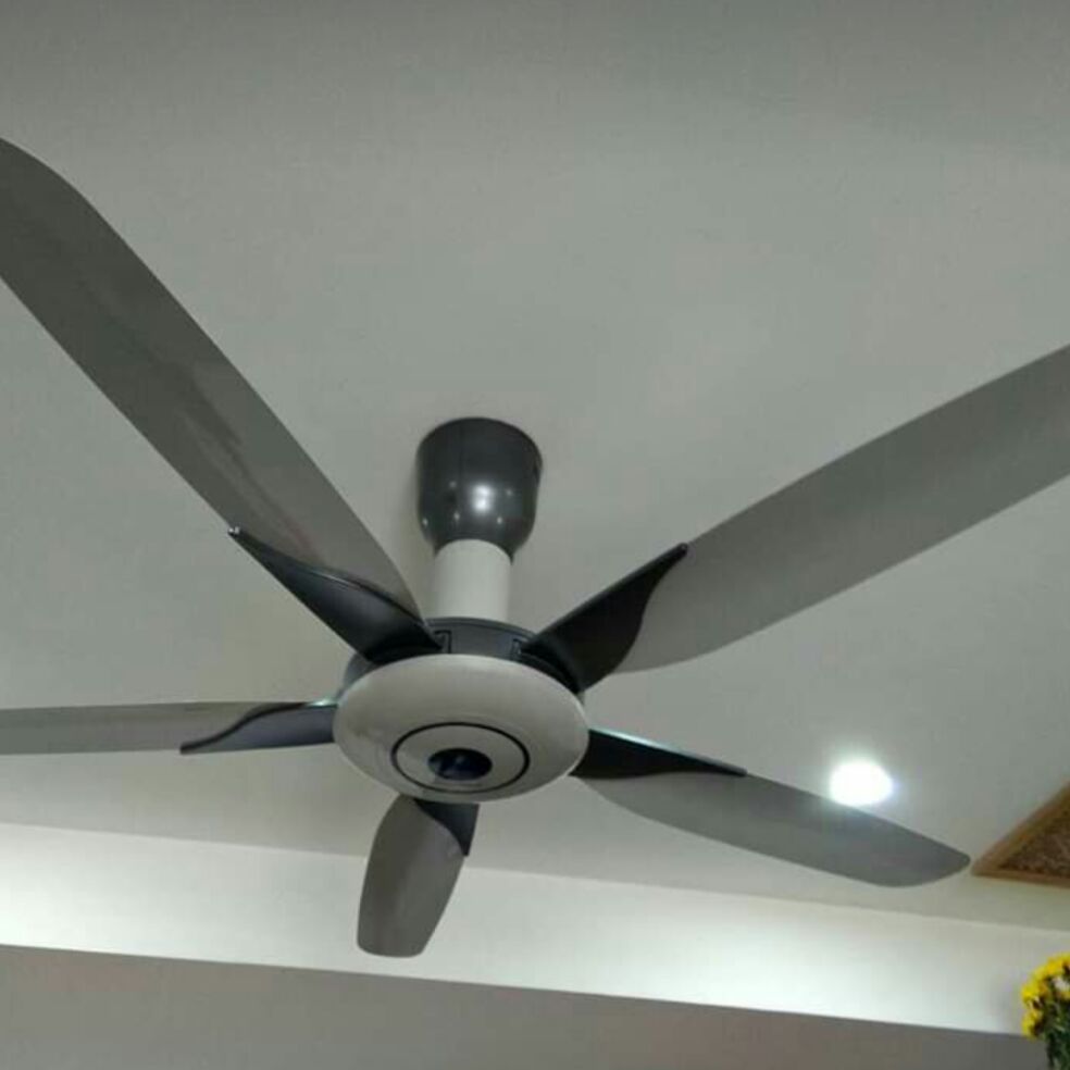 quạt trần năm cánh điều khiển