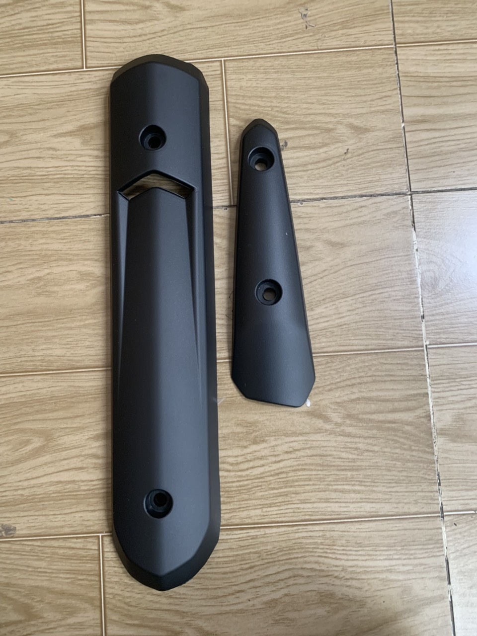 Ốp pô spark màu đen nhám không tem