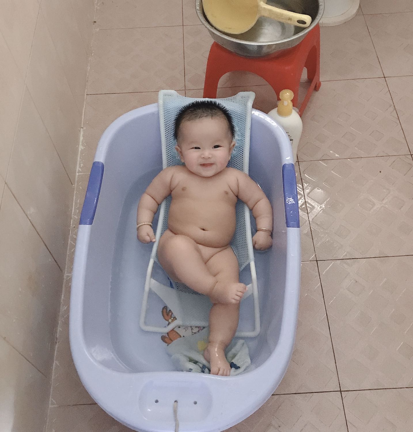 Lưới đỡ tắm bé có gối đầu