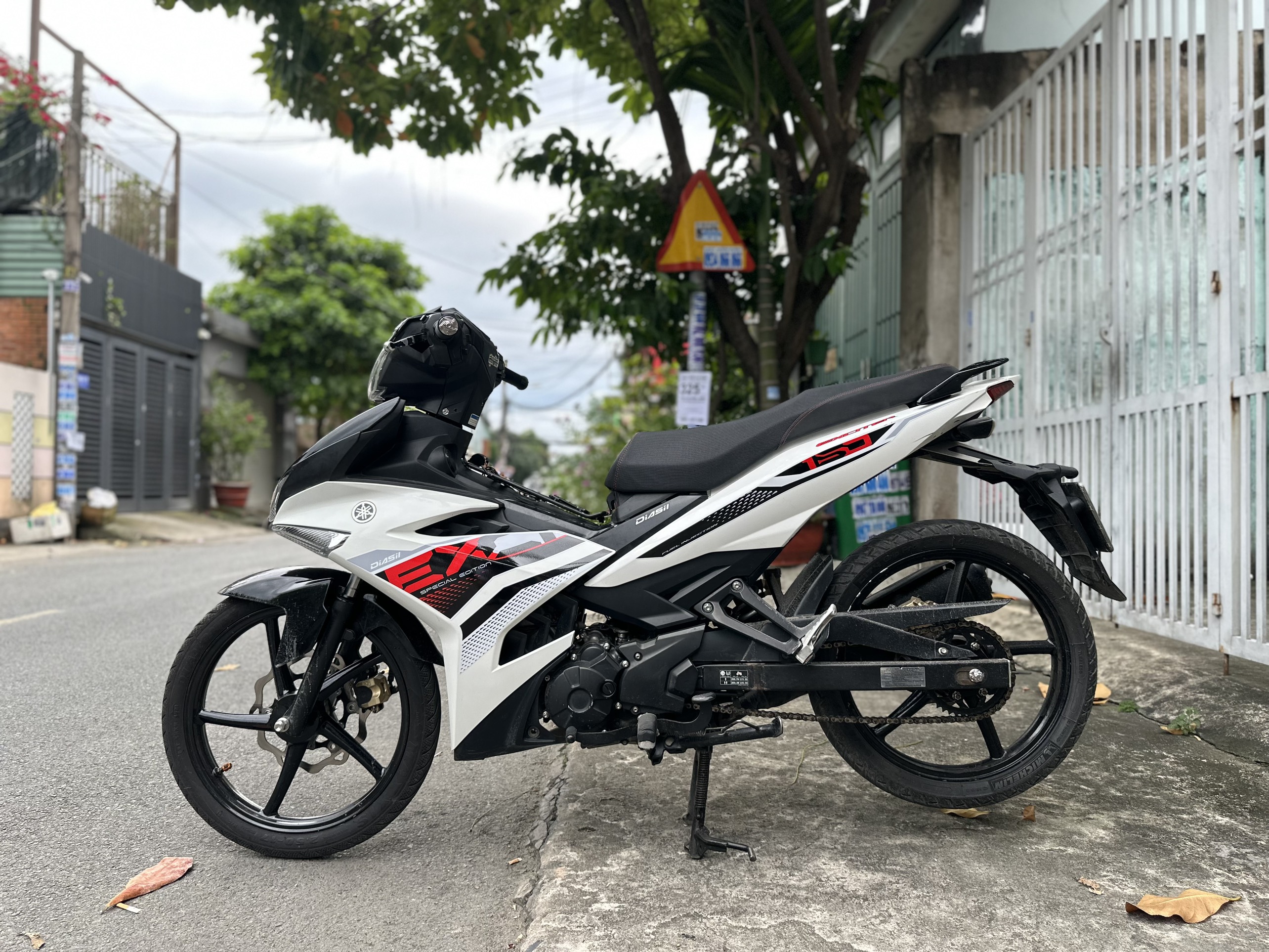 Tem rời exciter 150 mẫu zin 2020 màu trắng đen đỏ