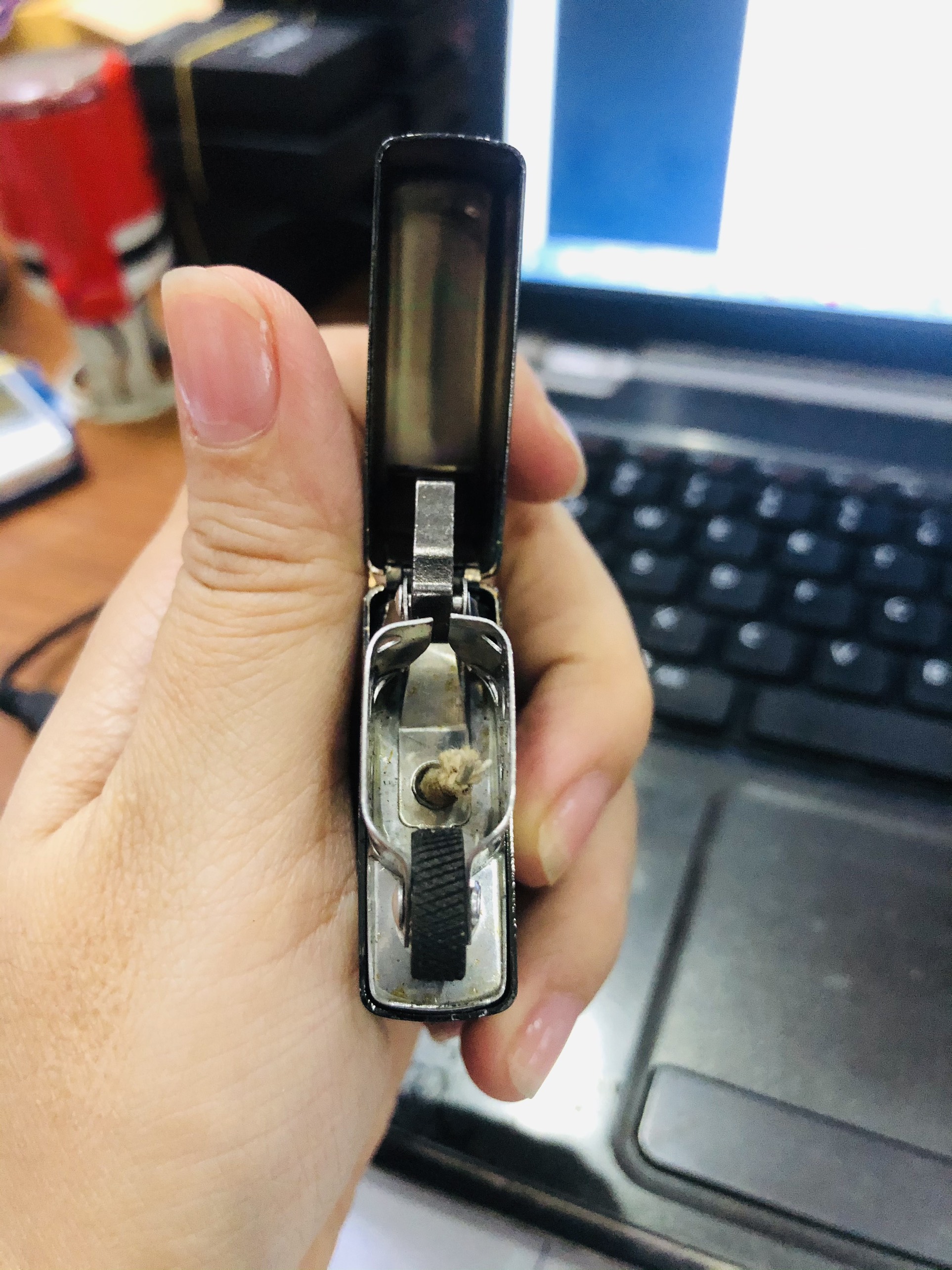 BẬT LỬA ZIPPO CHÓ SÓI ĐEN BÓNG