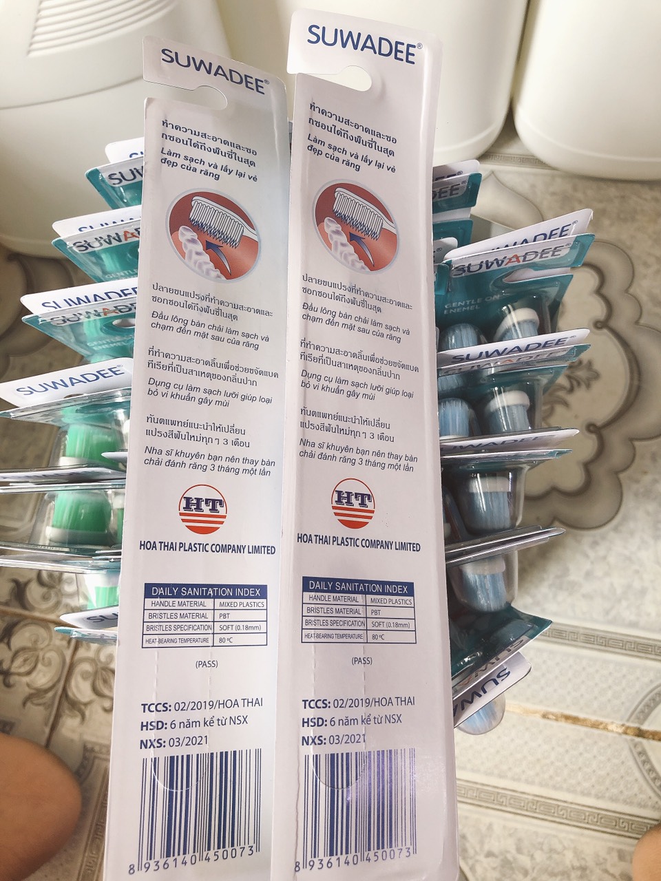 1 hộp bàn chai suwadee 100 cây