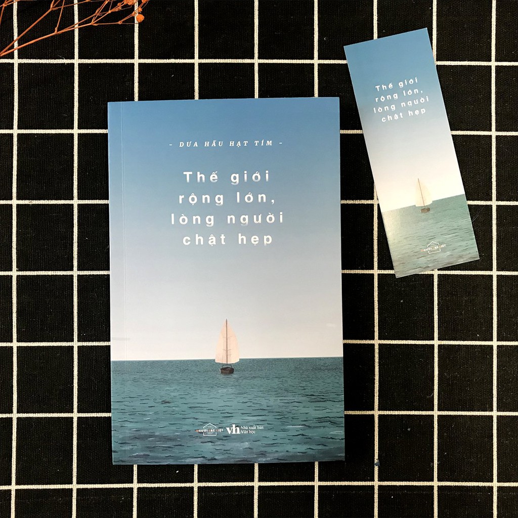 Sách - Thế Giới Rộng Lớn, Lòng Người Chật Hẹp (Kèm Bookmark) [AZVietNam]