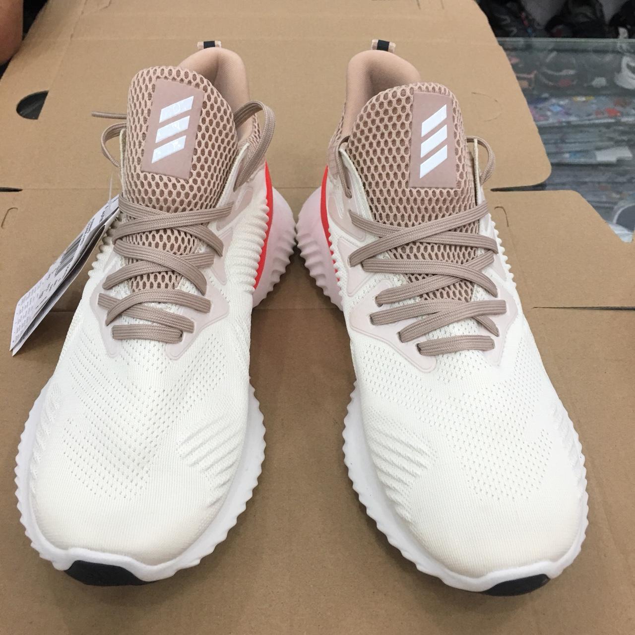 [Tặng móc khóa + tất] Giày Thể Thao Alphabounce Beyond Trắng Kem Má Cam