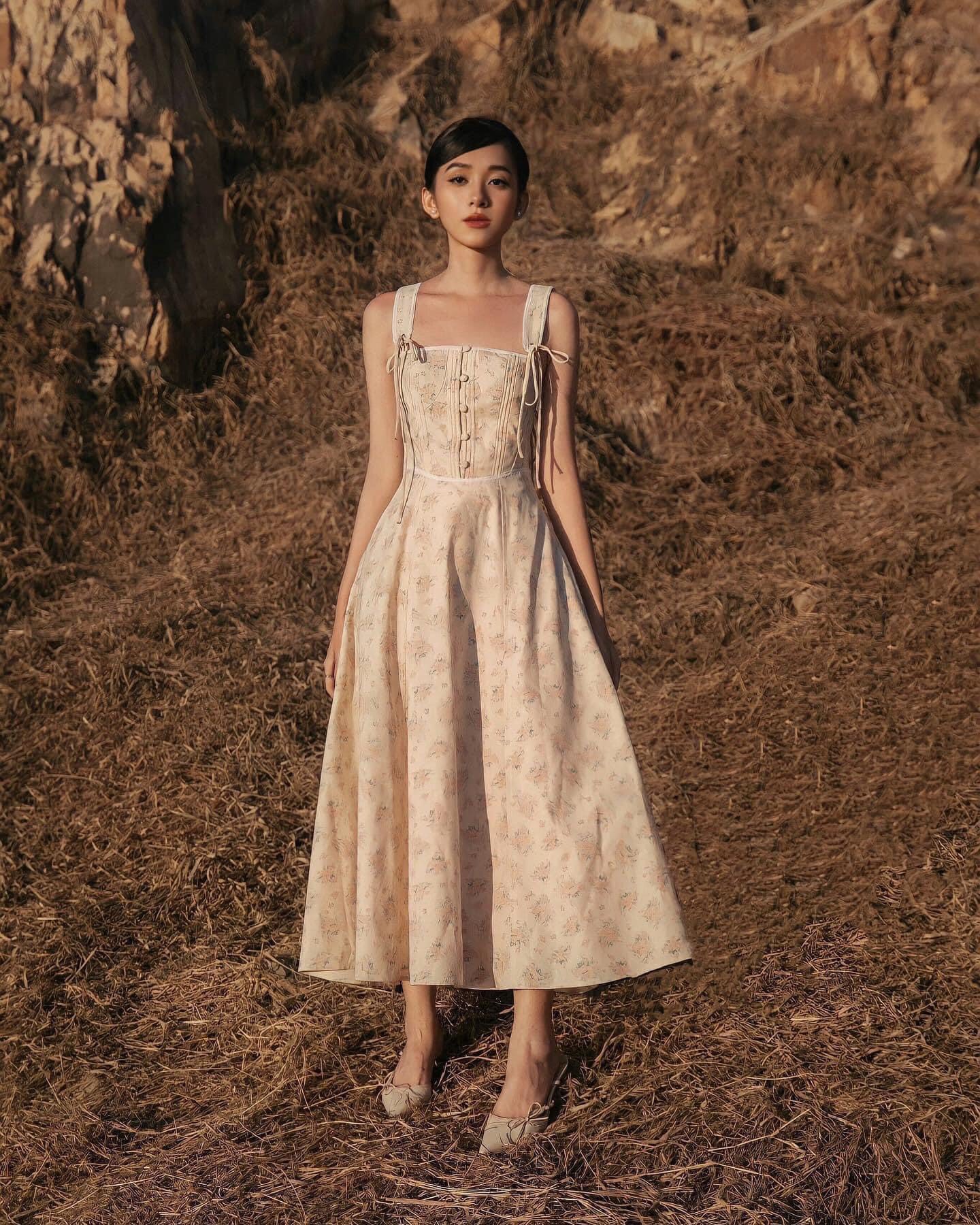 Đầm hoa dáng xoè hai dây The Country Floral Fiesta Dress vải Linen