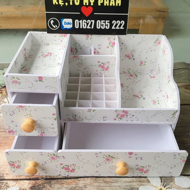 Kệ mỹ phẩm max 35cm màu hoa nhí núm gỗ nhạt full ô son dưới