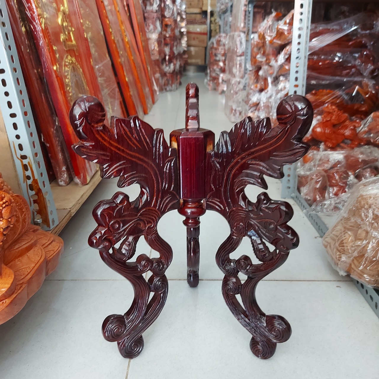 Chò gỗ 3 chân đặt đĩa trái cây thờ cúng chạm khắc hoa văn cao 40cm