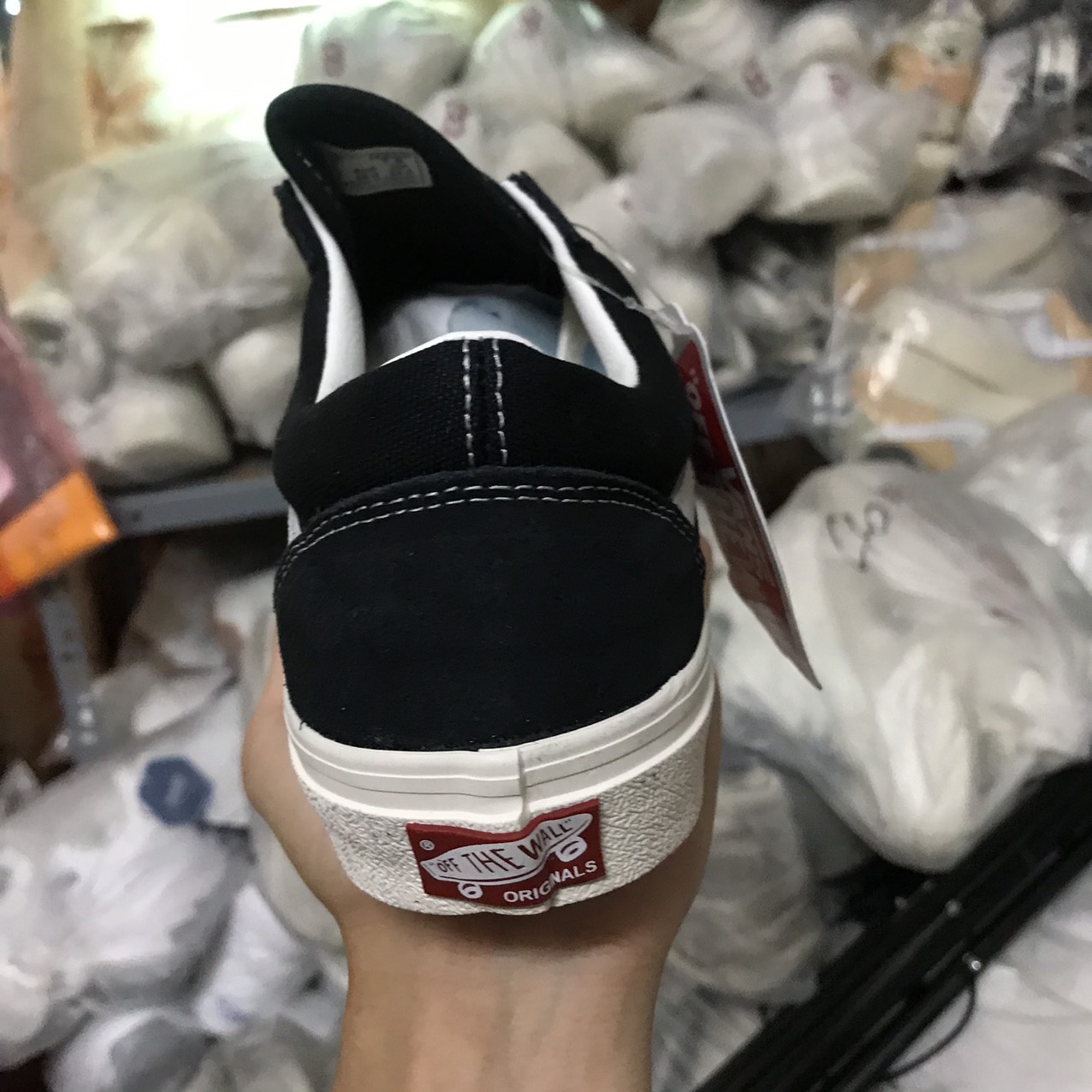 giày thể thao nam nữ vans vaul đen
