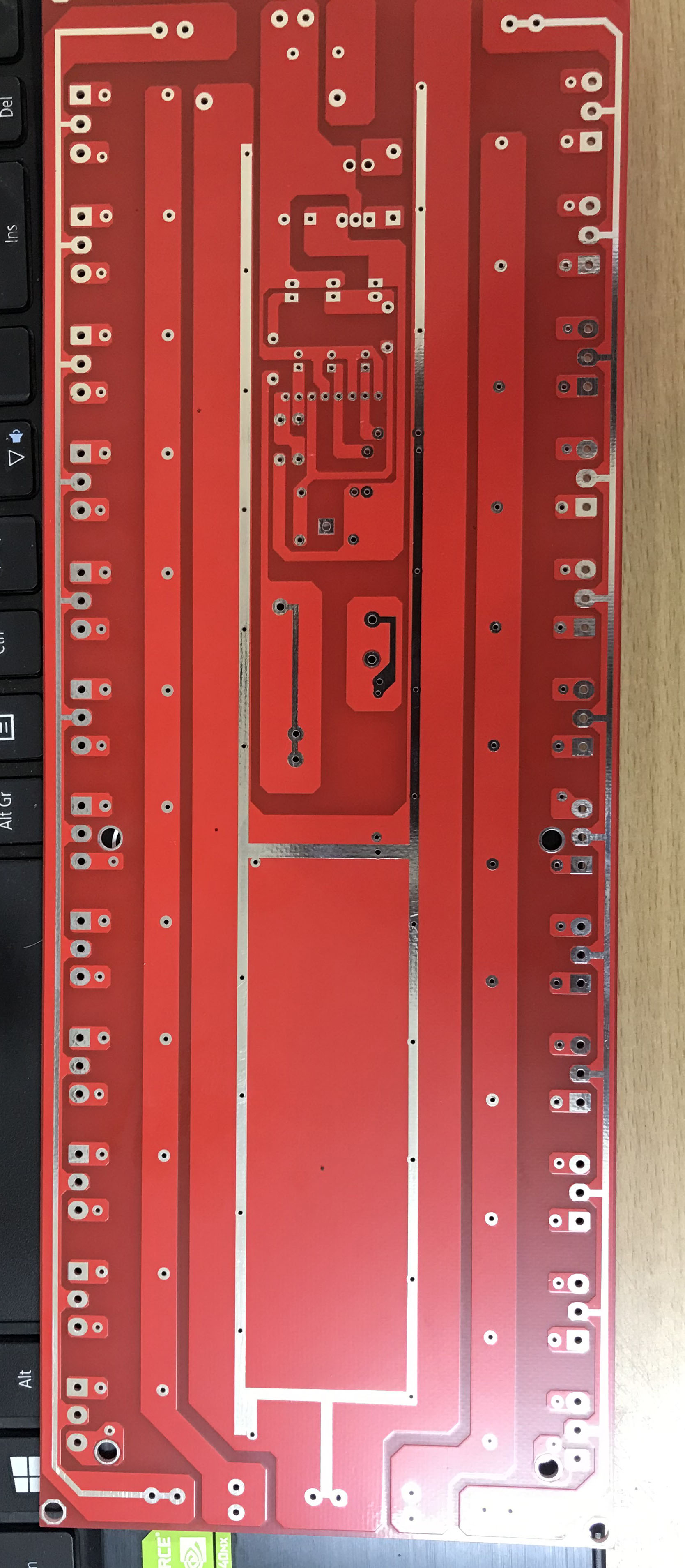 PCB gắn 24 sò liền raly bảo vệ