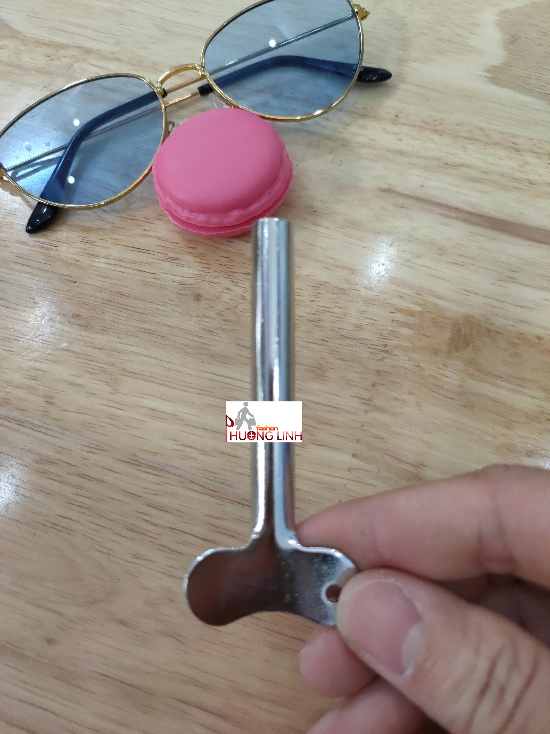 Dụng cụ nặn kem nhuộm