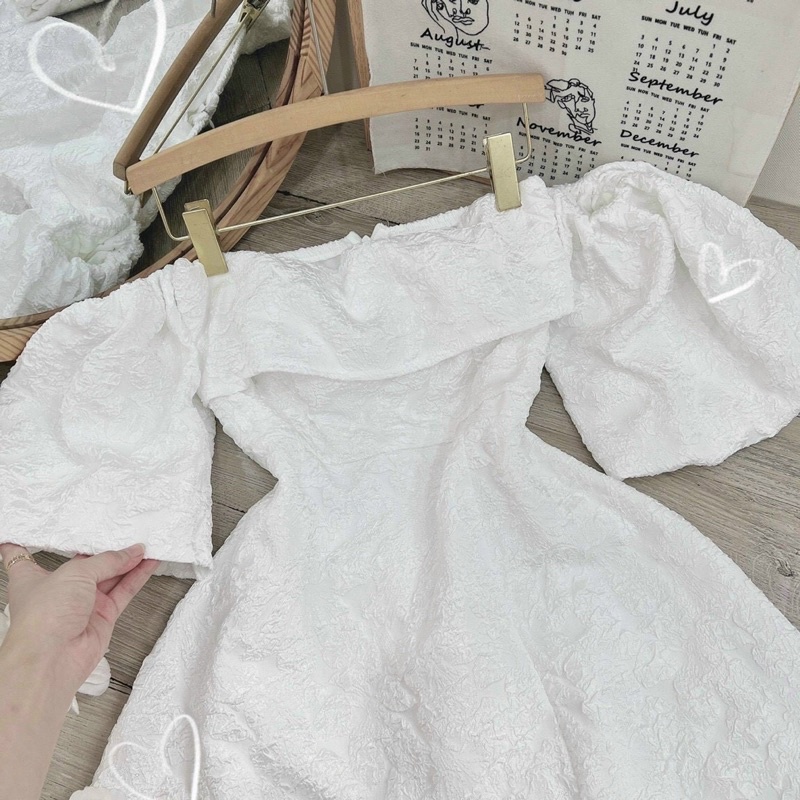 đầm gấm cúp ngực tay bồng