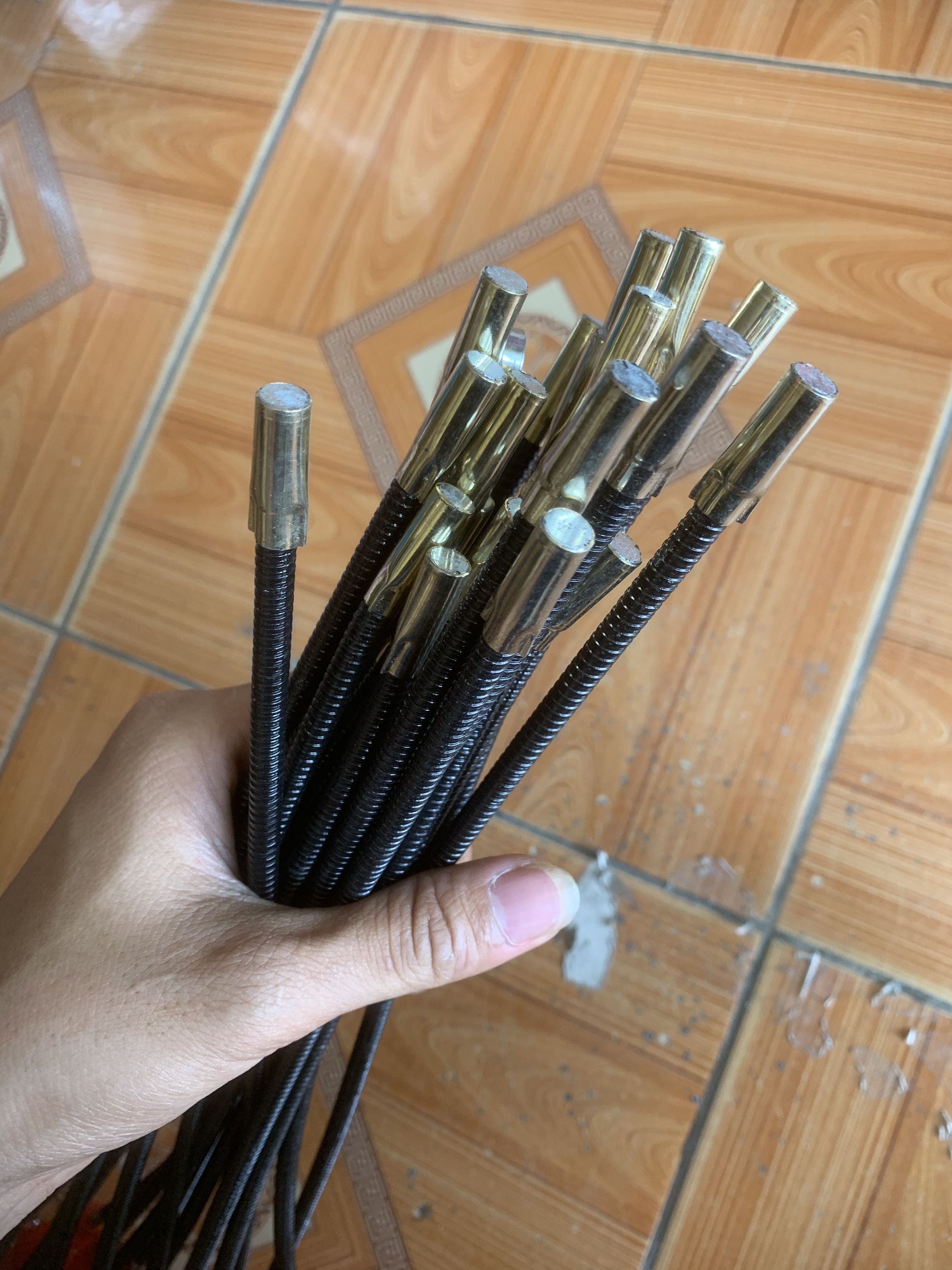 Cây nhặt ốc rơi,roi nhặt ốc rơi, hút ốc cán đỏ