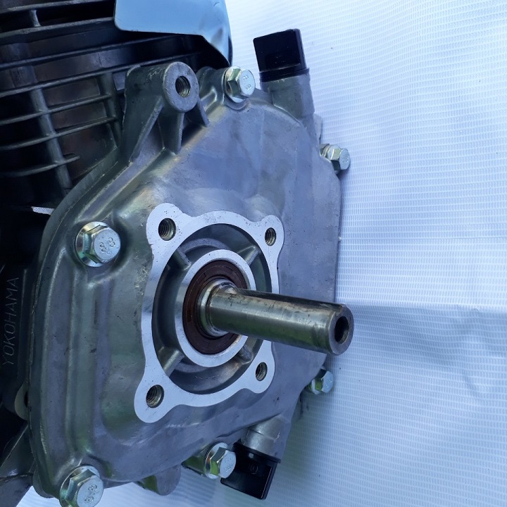 Máy nổ chạy xăng Yokohama 6,5hp cốt thẳng