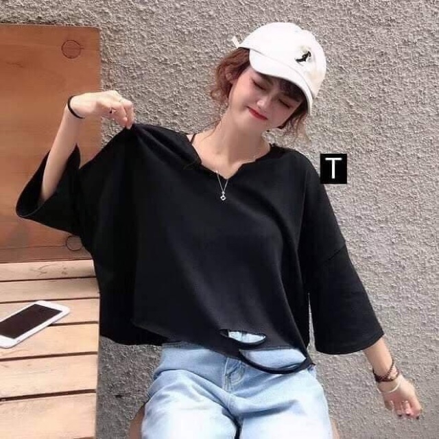 Áo crt dáng thụng trơn rách