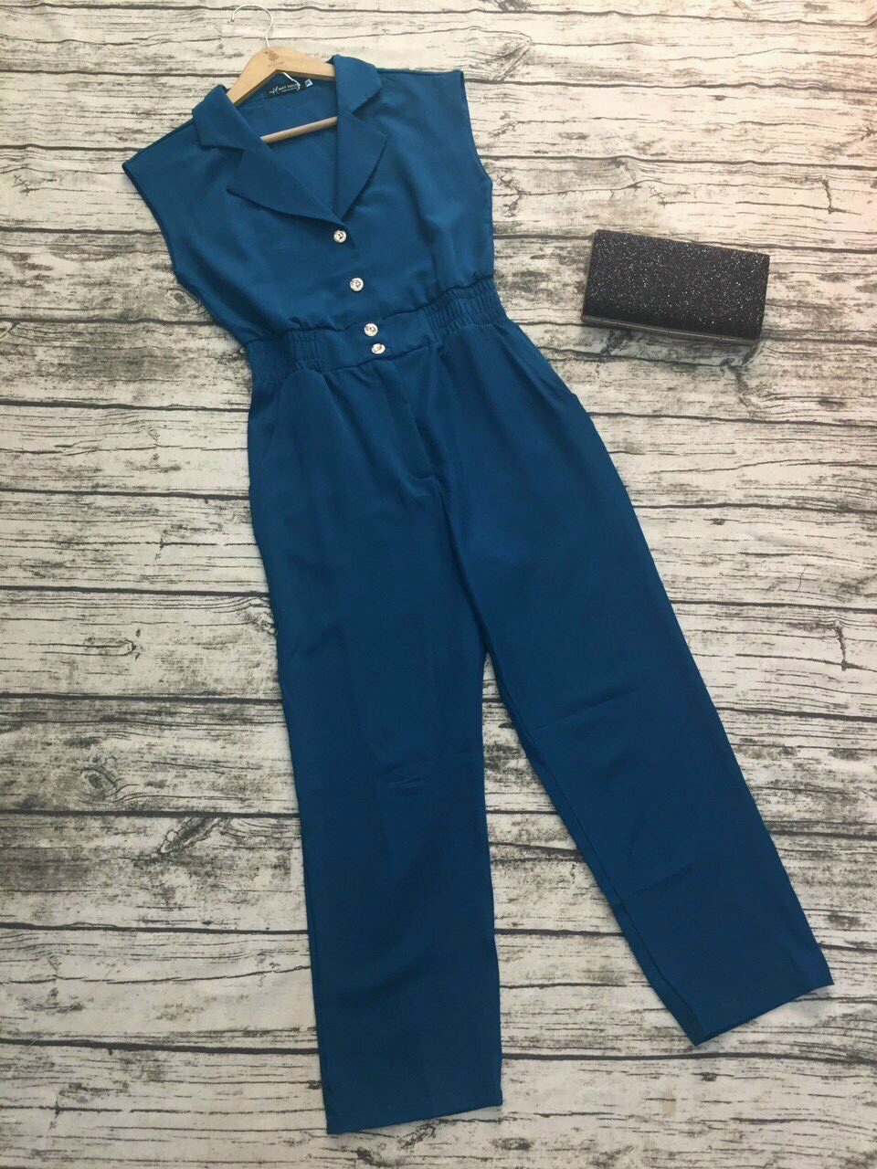 jumpsuits cổ v hàn quốc vải lụa loại 1 có size M,l,XL