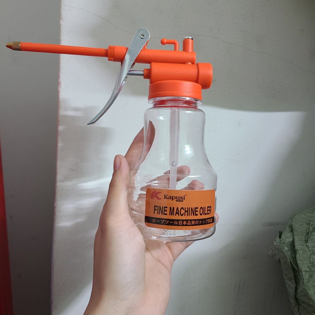 Dụng cụ sữa chữa -Bình châm nhớt nhựa màu trắng dung tích 250ml