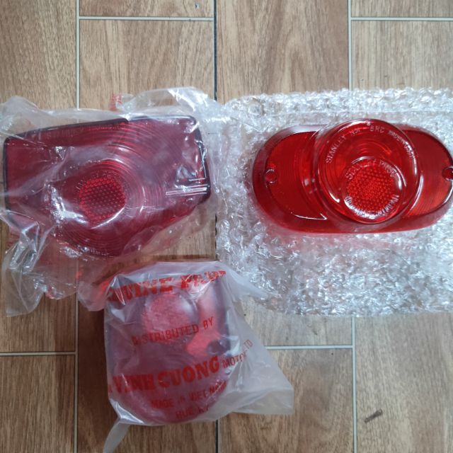 Chụp đèn hậu xe cub 81- có kèm ốc lắp