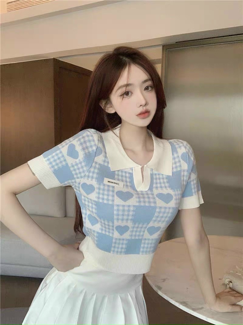 Áo len croptop sọc caro tim cổ bẻ