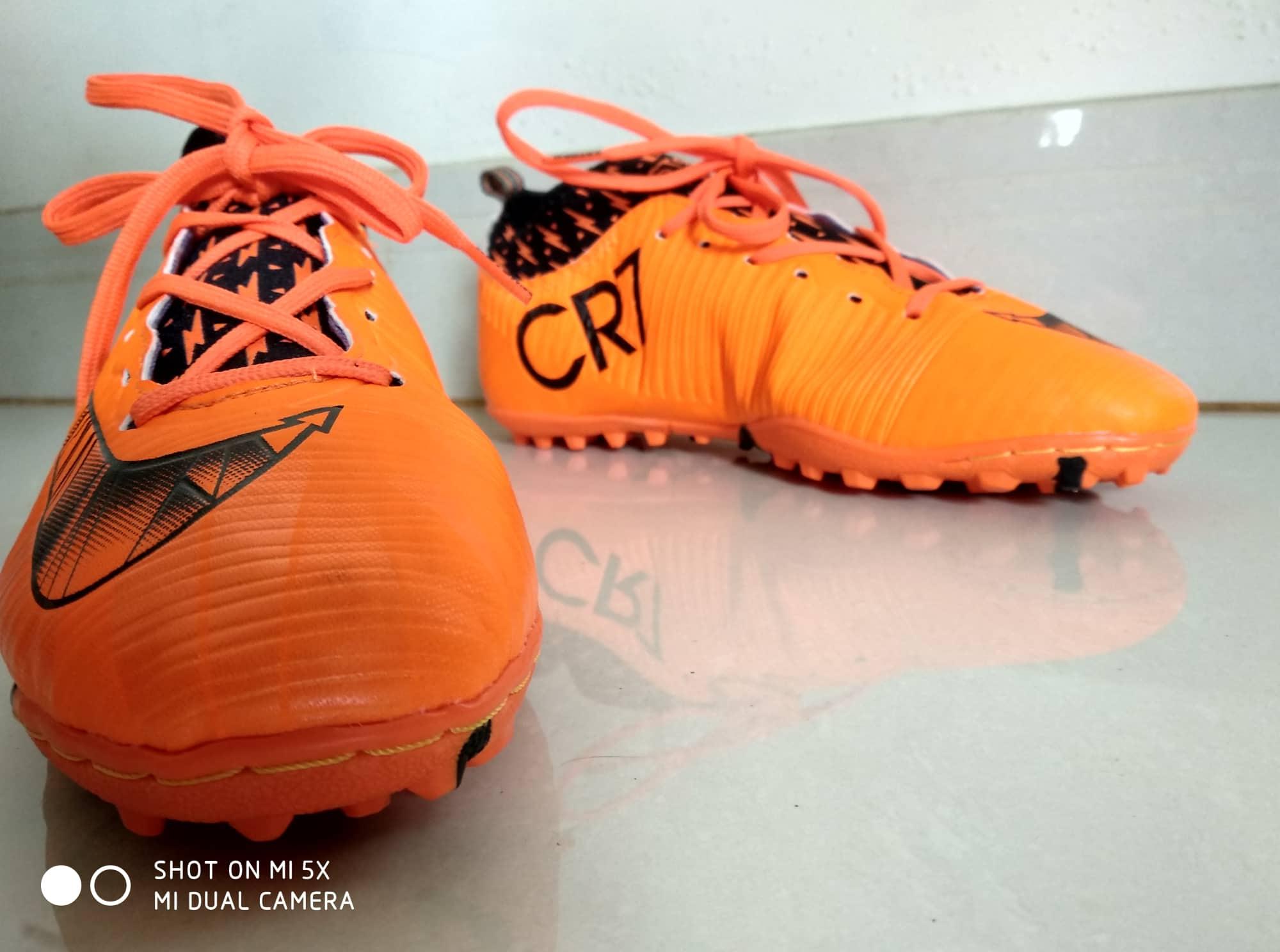 Giày đá bóng cr7 cổ cao siêu hot 2019 ( Tặng 1 đôi tất)