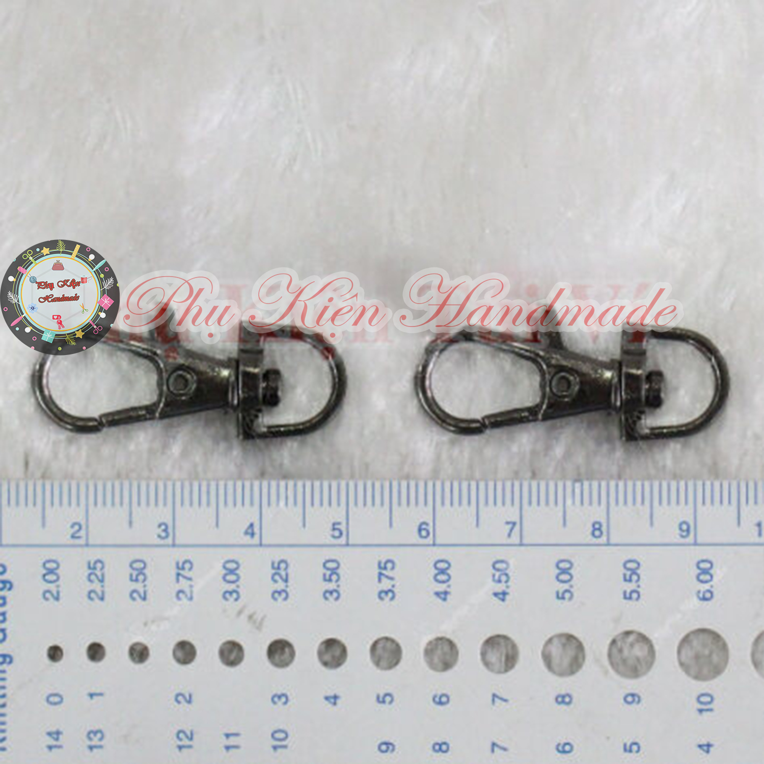 Crab Claws Are Often Used to Make Handbags (13K/Pair)