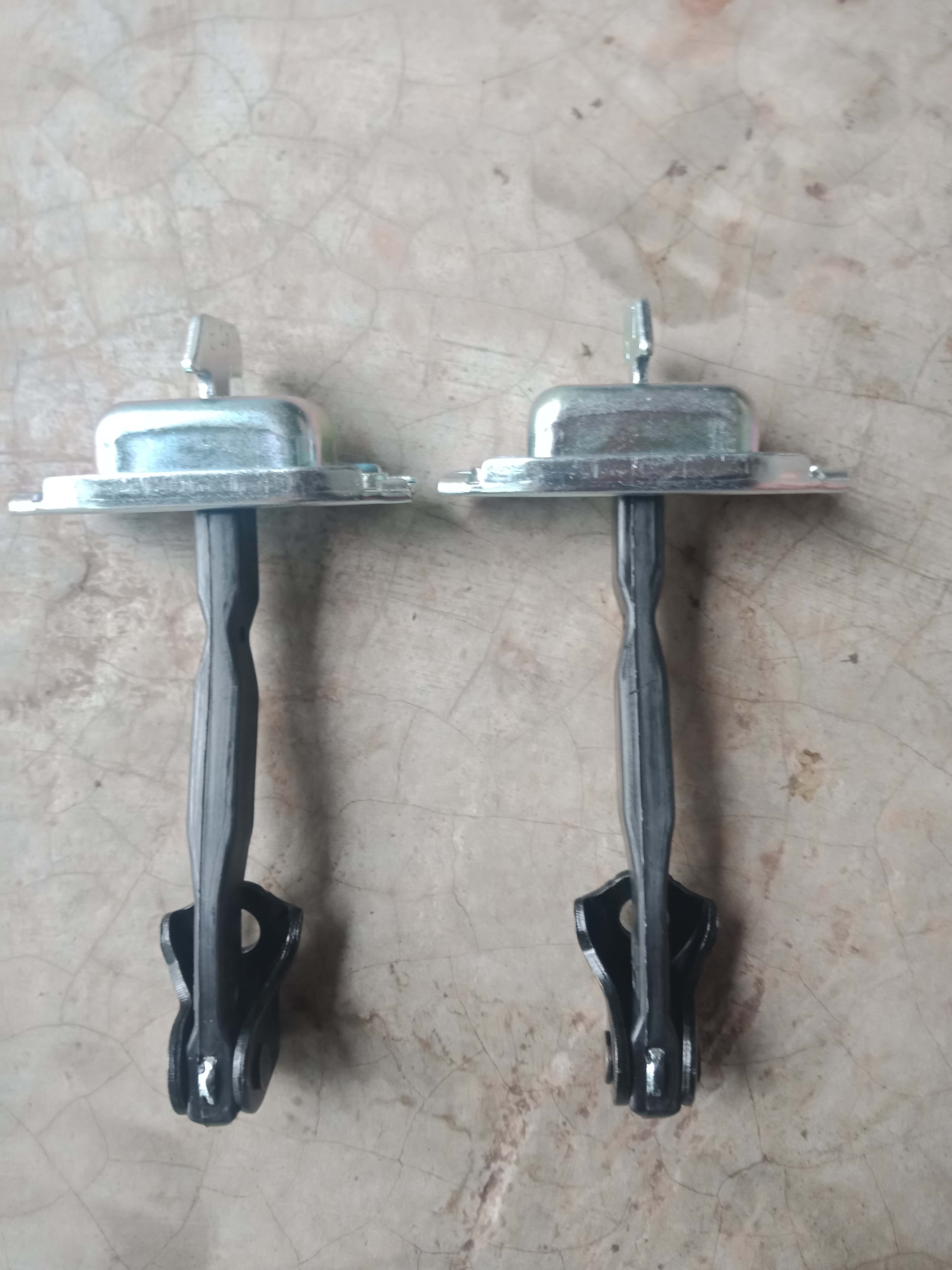 Hãm cửa Innova, hạn chế cửa Innova