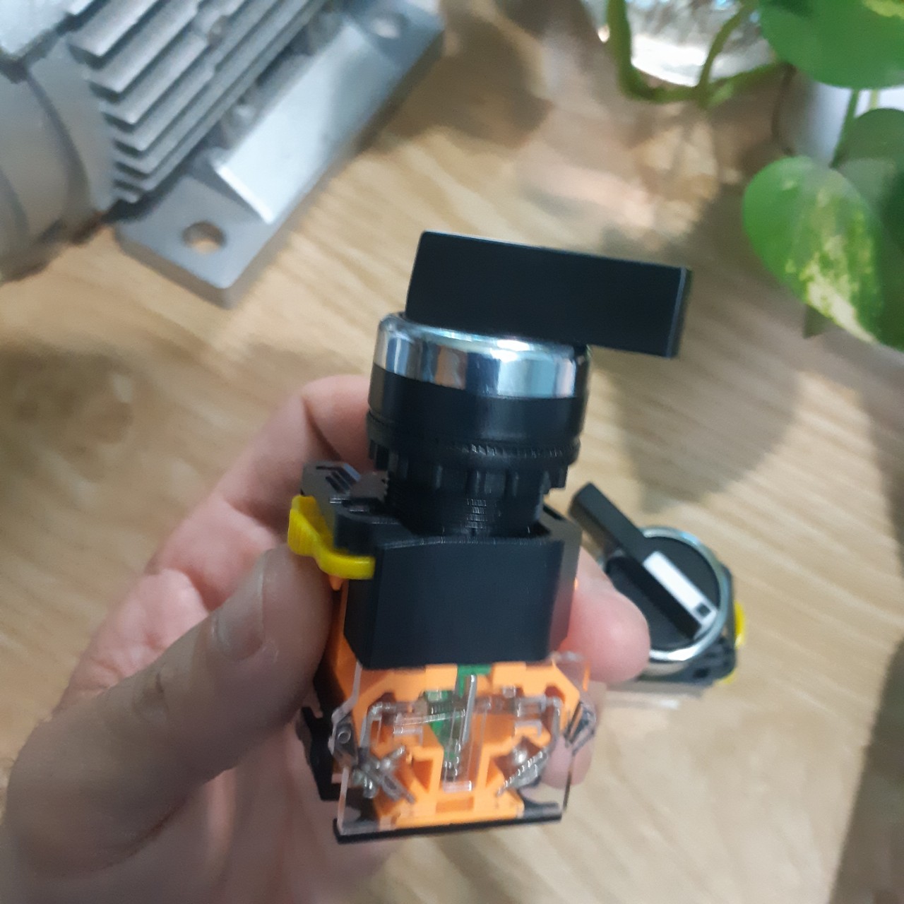 Công tắc xoay tự giữ 2 và 3 vị trí , cần dài , phi 22 mm
