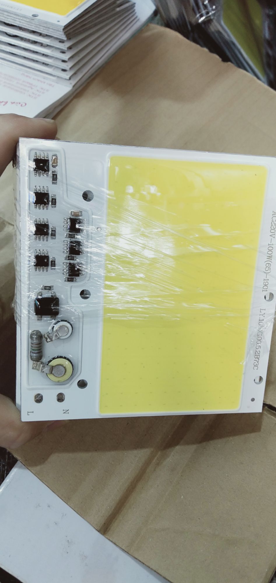 Nhân led 220V 100W
