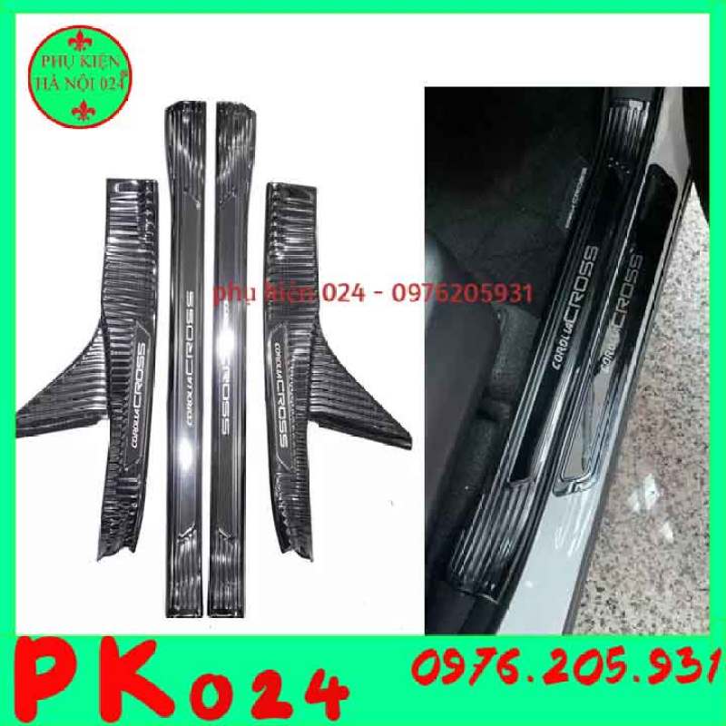 nẹp bước chân ô tô - Bộ 4 Nẹp Bước Chân Trong Titan Cho Corolla Cross 2020 Có Logo