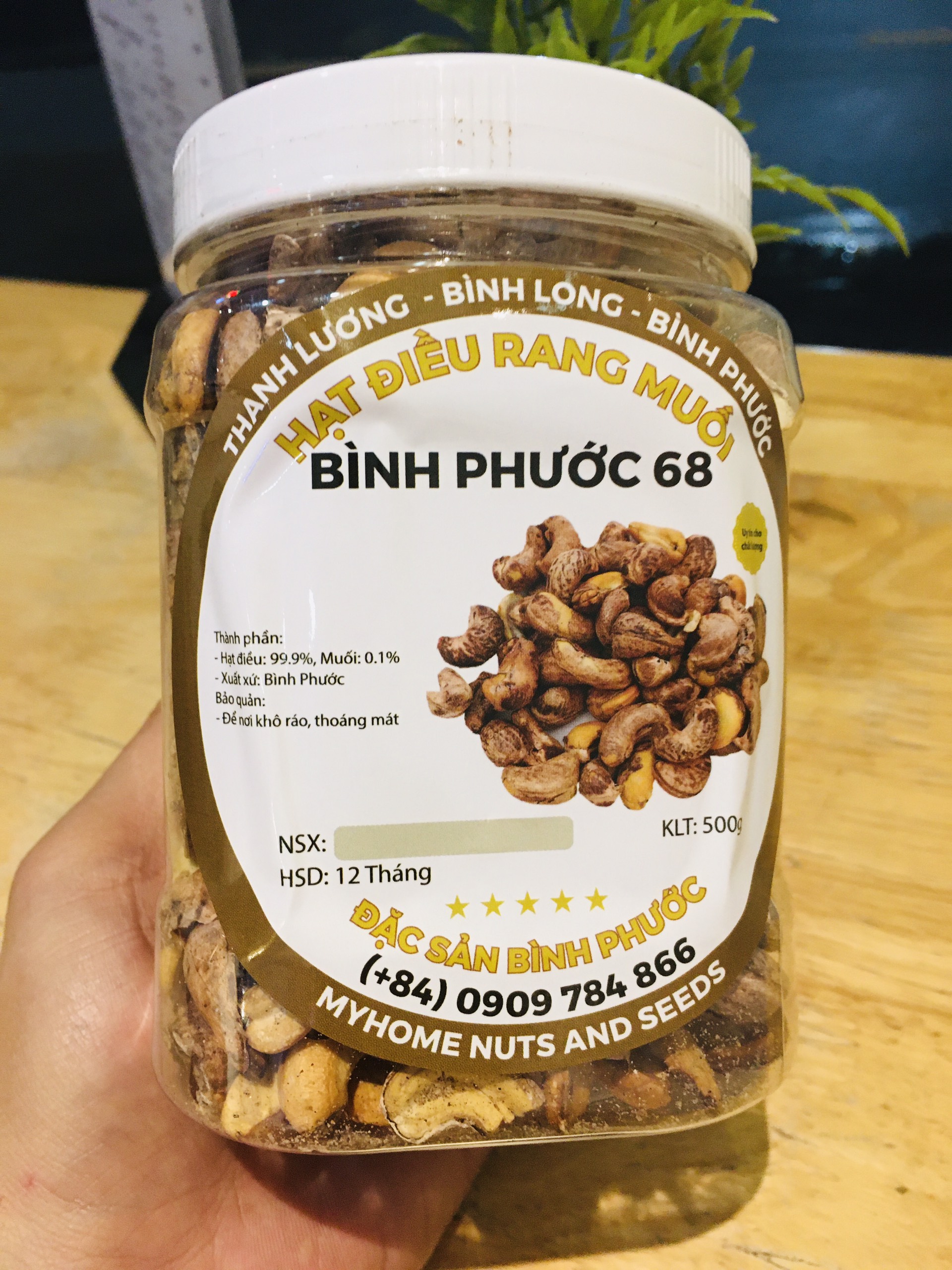 Hạt Điều Rang Muối Bình Phước - Bể còn vỏ lụa đóng hộp 500g