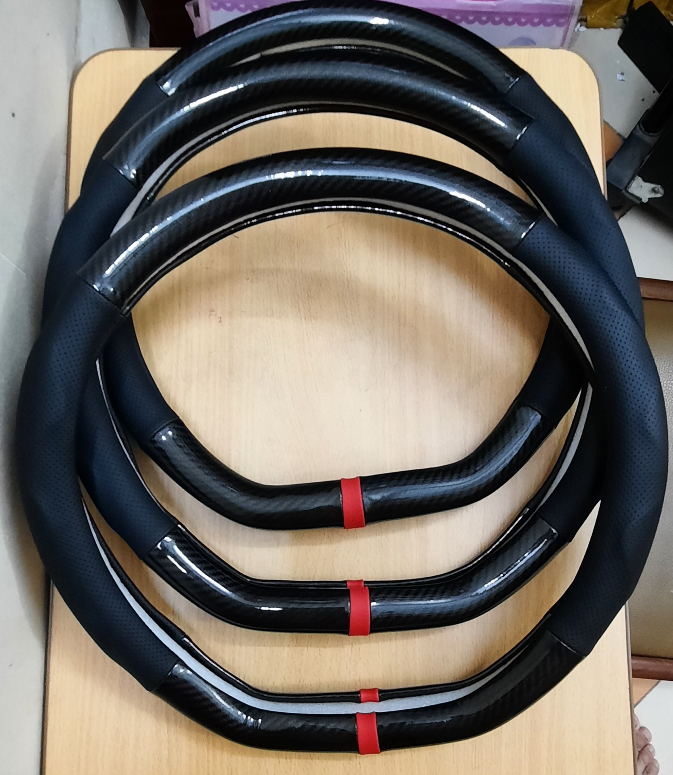 Bọc vô lăng carbon D cut cho xe oto dùng volang D