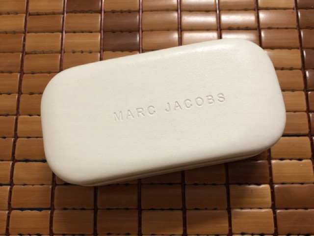 Hộp Đựng Kính Marc Jacob