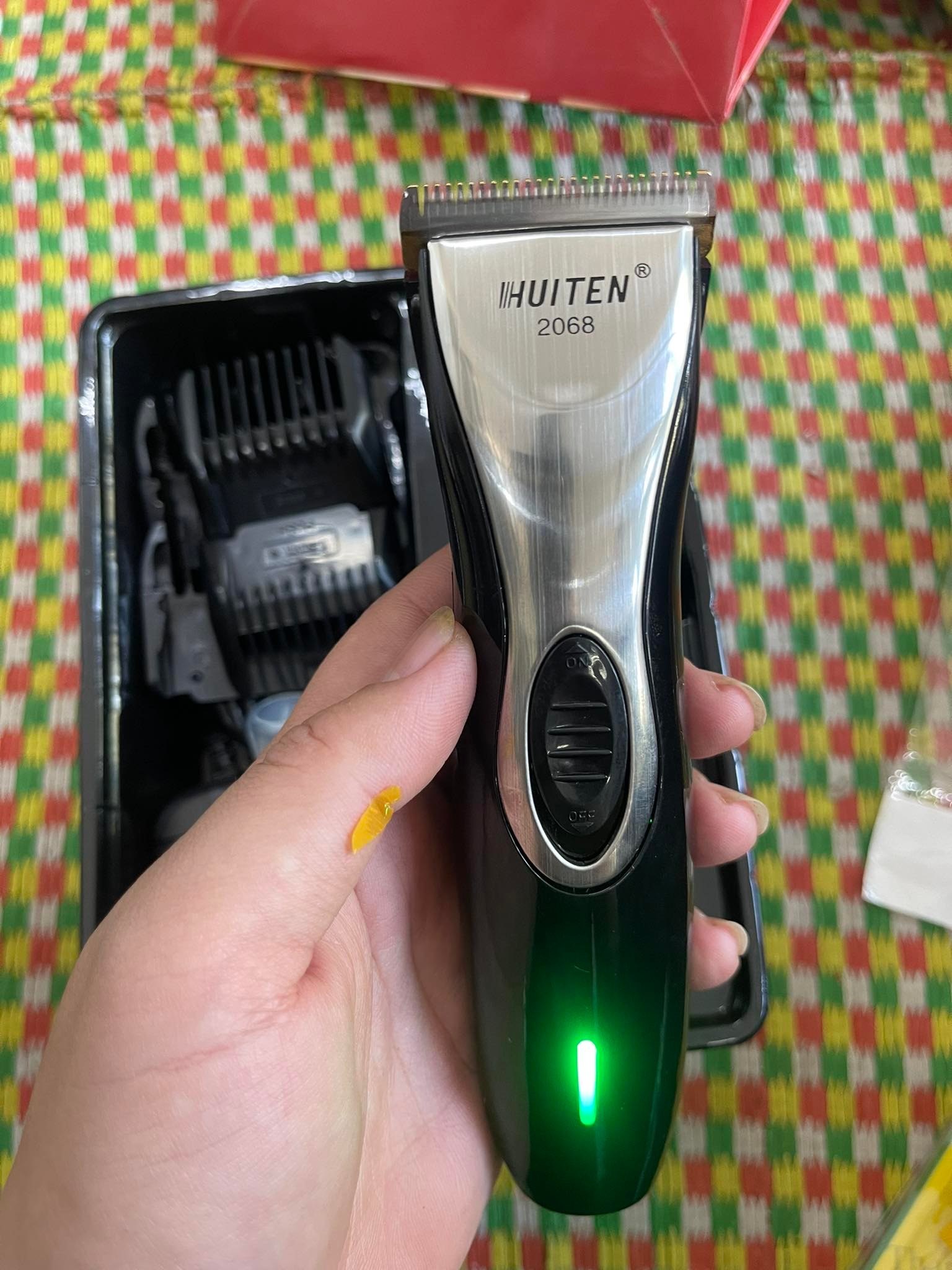Tông Đơ Sạc Pin Huiten 2068