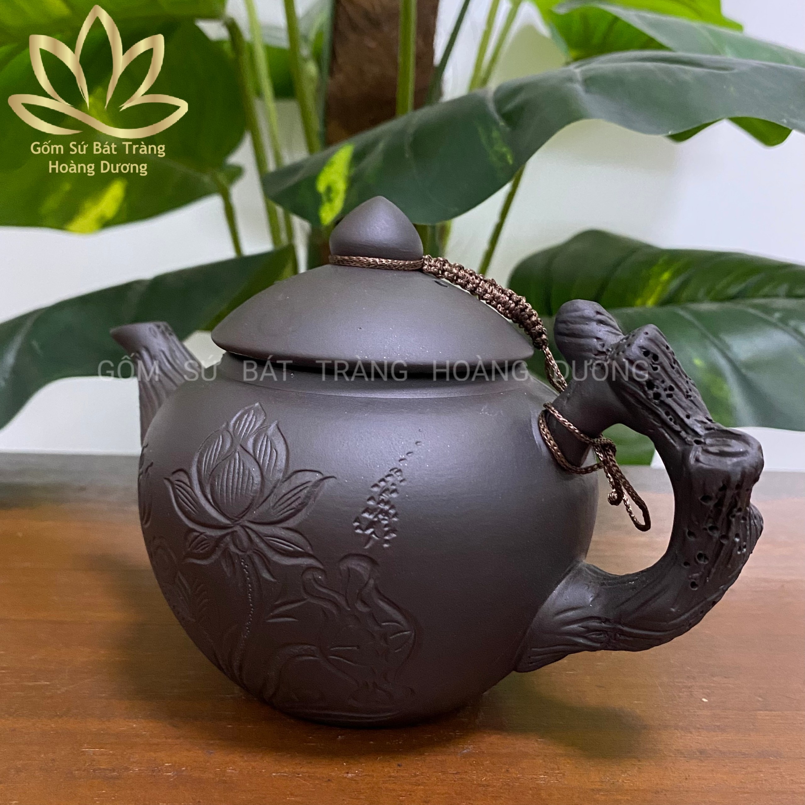(Hàng nghệ nhân) Ấm pha trà Bát Tràng đất nung quai đắp hoa sen 400ml màu đen