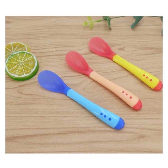 Thìa Báo Nóng Cho Bé Ăn Dặm