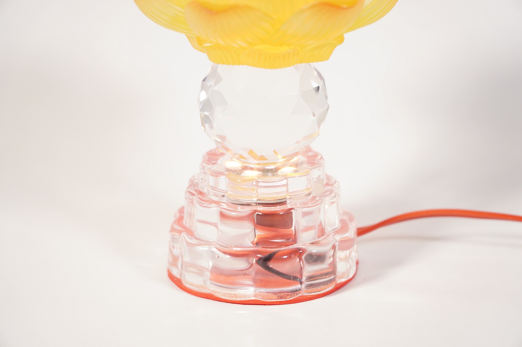 Đèn thờ led thờ cúng hoa sen vàng đổi màu đế pha lê - Nhiều cỡ