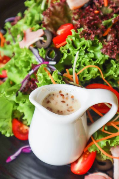 Sốt mè rang HELLMANN'S trộn salad, chấm rau củ.