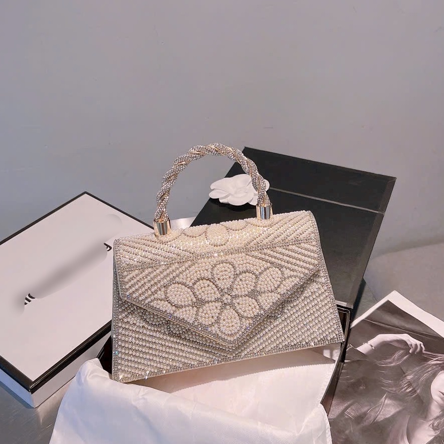 Clutch nữ nạm đá quai xoắn bling bling