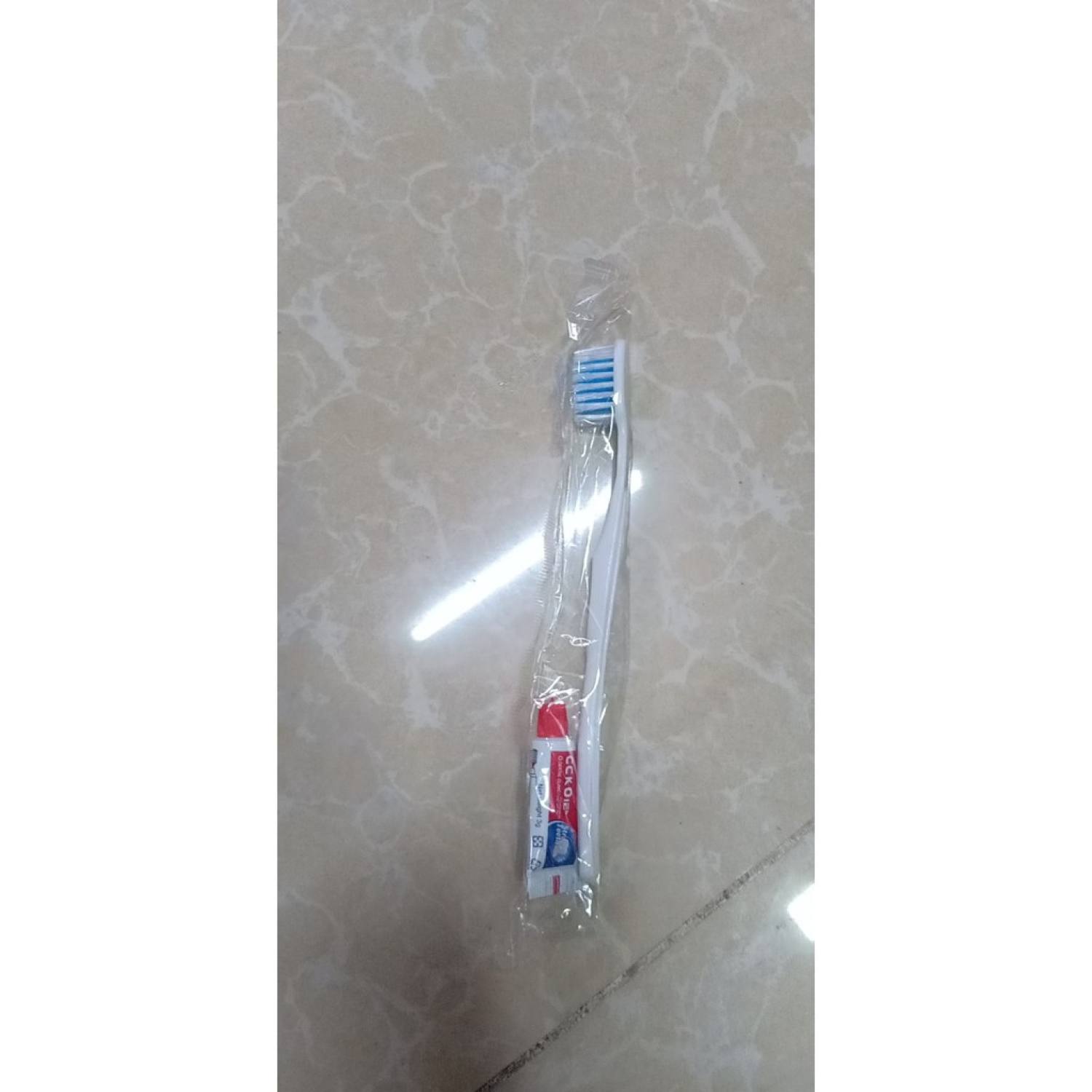 Bàn chải cán trắng kem đỏ bịch 100 cái