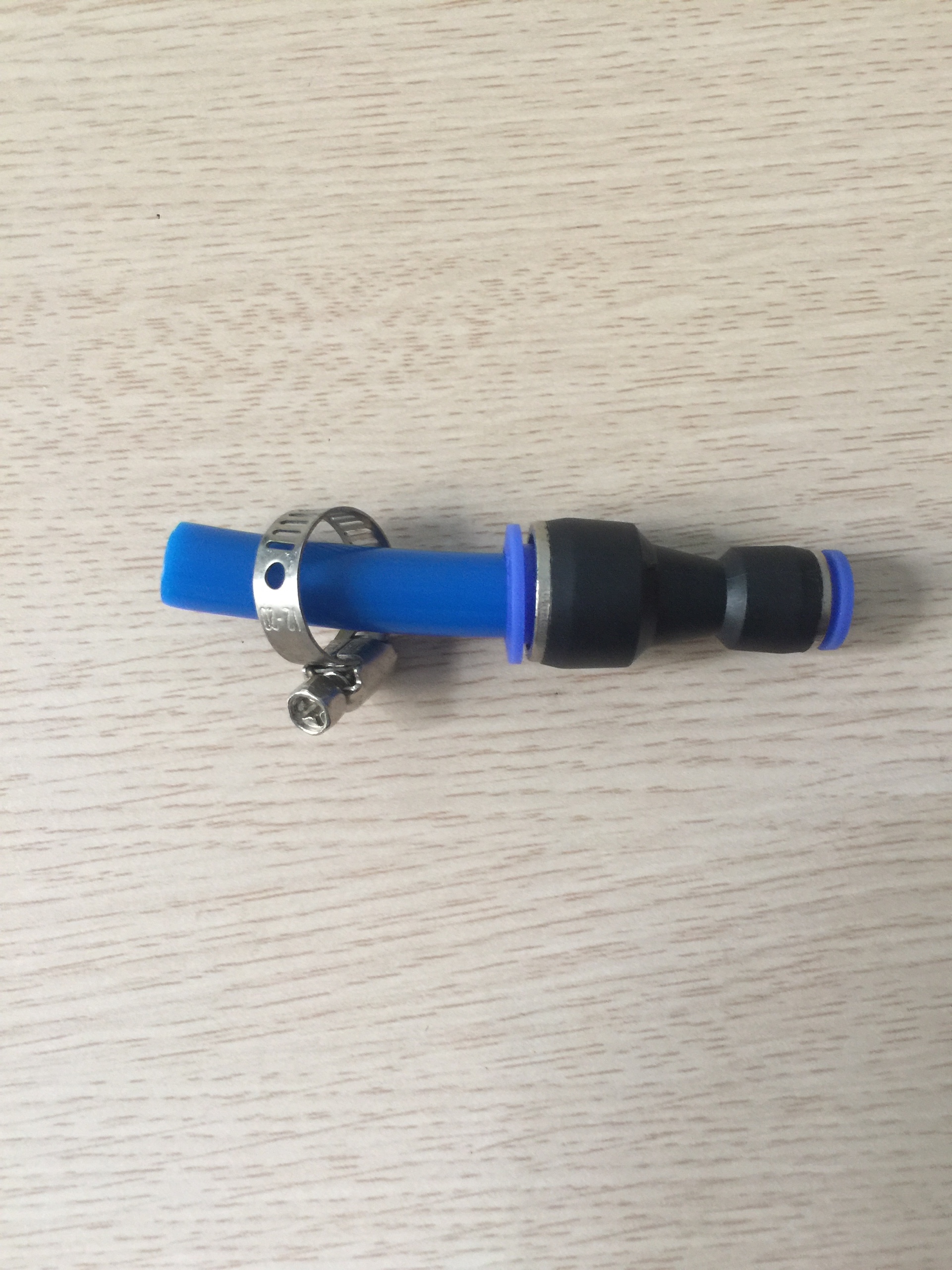 Đầu chuyển từ bơm mini ra ống 8mm