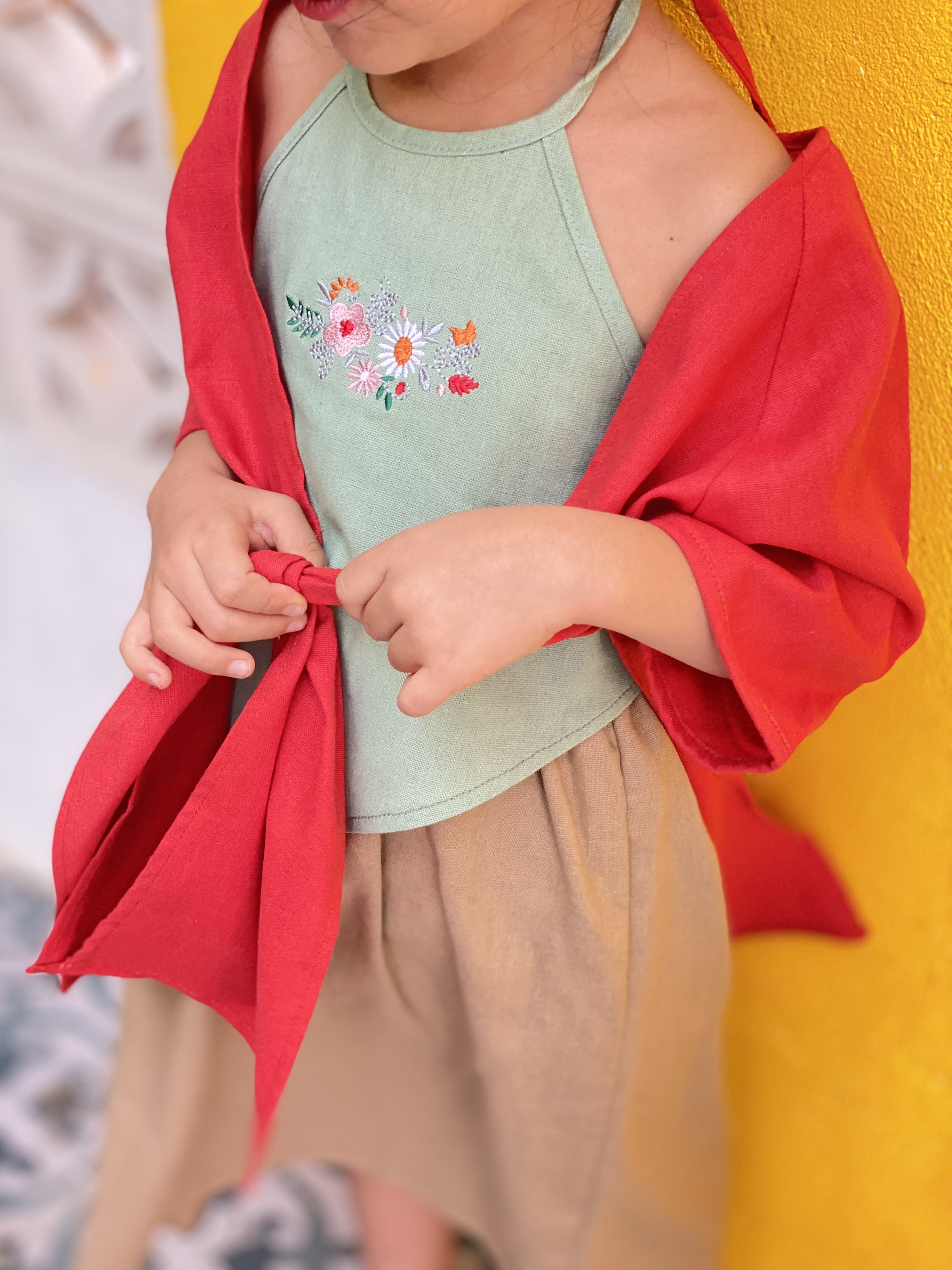 (PiPo) Bộ Áo Tứ Thân Linen Thêu Họa Tiết