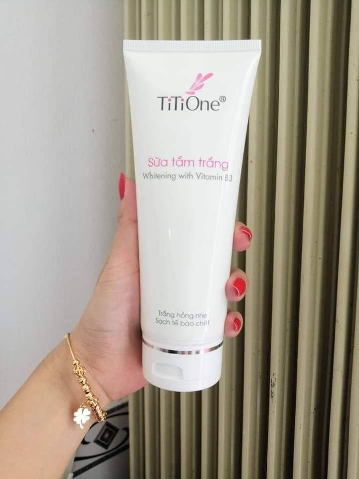 [HCM]Sữa tắm trắng hồng da titione - HX465