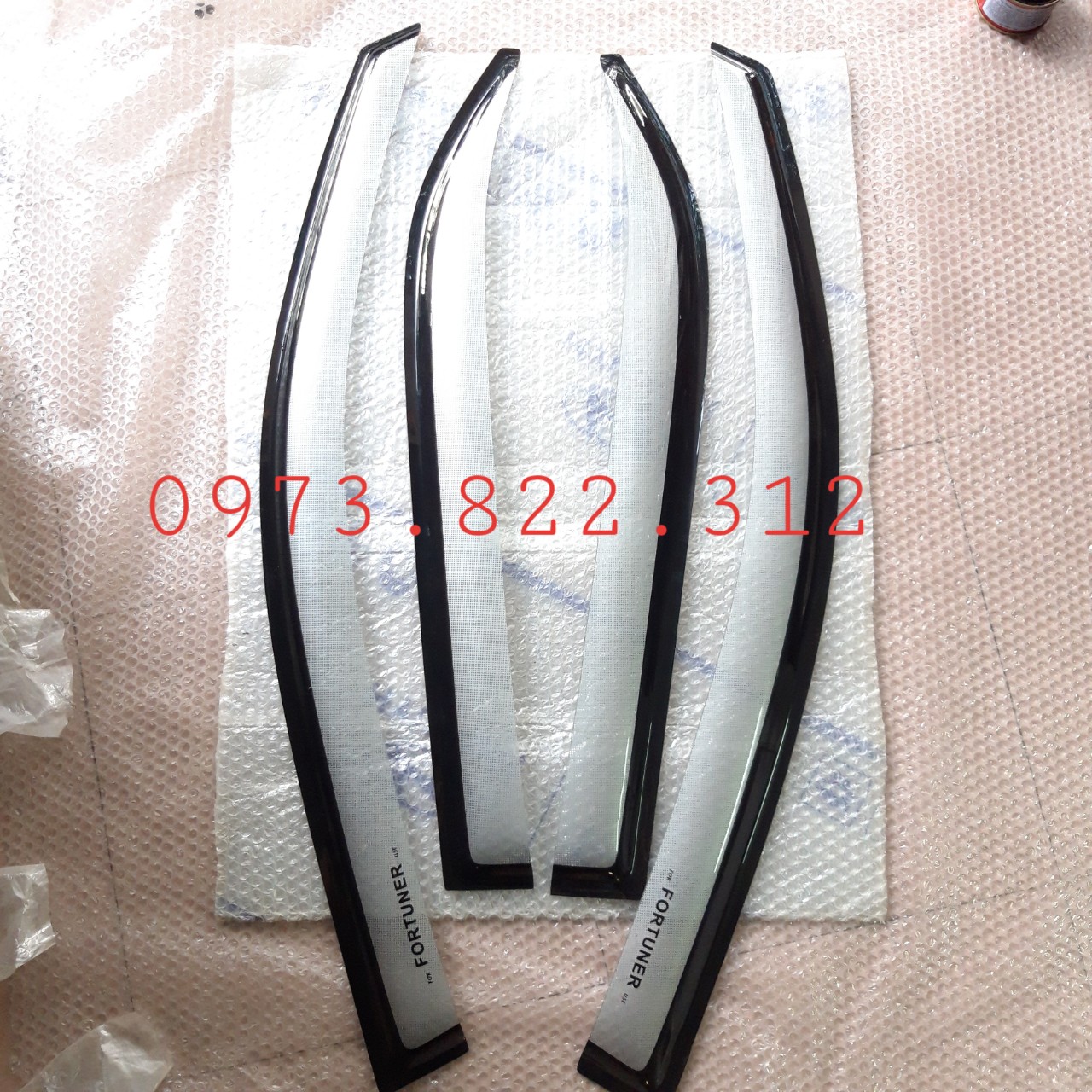 Vè che mưa Fortuner 08-15 (Giá bán  1 Bộ) OEM