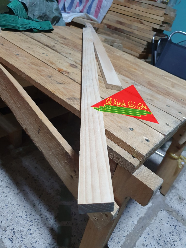 Thanh gỗ thông vuông 2x4cm dài 1m2 đã bào láng đẹp 4 mặt dùng làm khung sườn, làm chân bàn, trang trí,đóng vật dụng