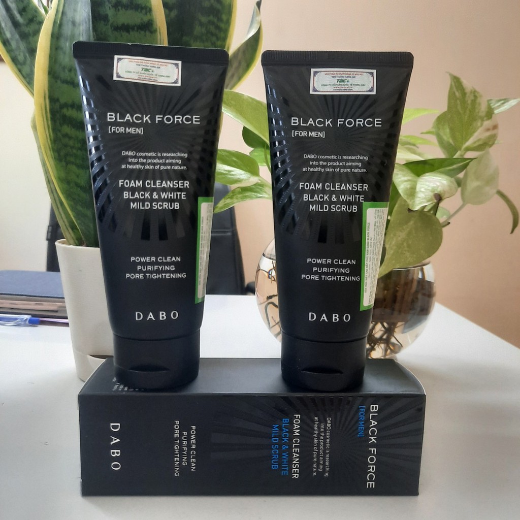 Sữa Rửa Mặt Dành Cho Nam Dabo Black Force Black & White Mild Scrub 120Ml
